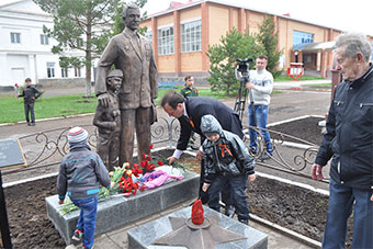 Возведение монумента в год 70-летия Великой Победы в г. Тоцкое Оренбургской области