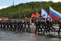 В Североморске развернули самую большую копию Знамени Победы